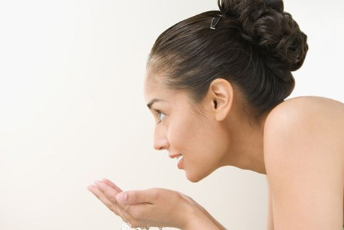 洗脸的时候加点这个，让皱纹远离你！